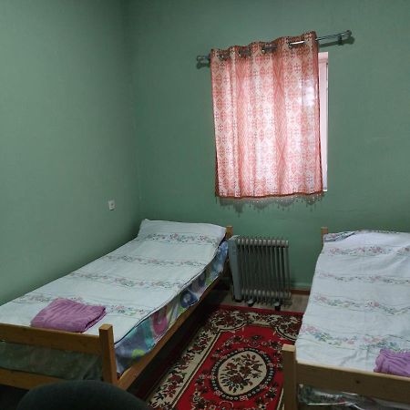 Konok Center Osh Hotel ภายนอก รูปภาพ