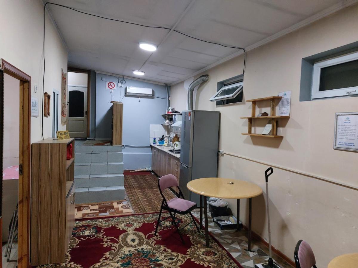 Konok Center Osh Hotel ภายนอก รูปภาพ