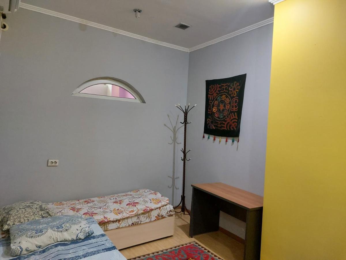 Konok Center Osh Hotel ภายนอก รูปภาพ