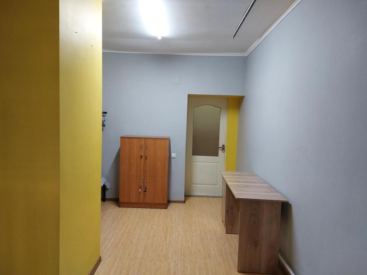 Konok Center Osh Hotel ภายนอก รูปภาพ