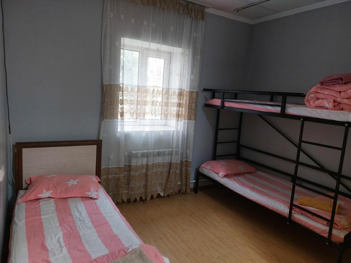 Konok Center Osh Hotel ภายนอก รูปภาพ